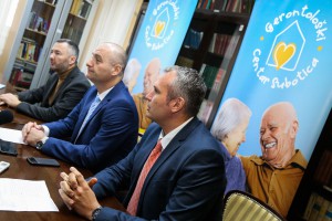 Uručivanje ugovora o dodeli sredstava u Gerontološkom centru