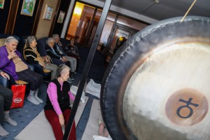 Gong terapija u Gerontološkom klubu "Dudova šuma"