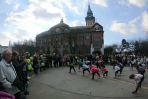 Manifestacija "Zagrli snažno" povodom Svetskog dana dece obolele od raka