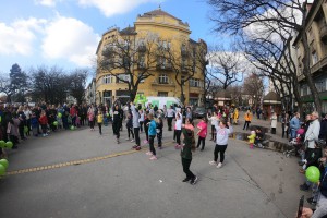 Manifestacija "Zagrli snažno" povodom Svetskog dana dece obolele od raka