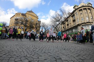 Manifestacija "Zagrli snažno" povodom Svetskog dana dece obolele od raka