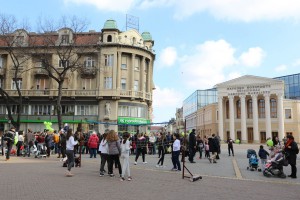 Manifestacija "Zagrli snažno" povodom Svetskog dana dece obolele od raka