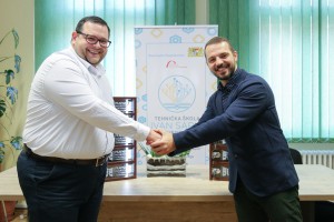 Donacija kutija-ormarića za punjenje telefona