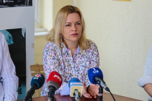 Najava premijere pozorišne predstave "Ko se boji Virdžinije Vulf"