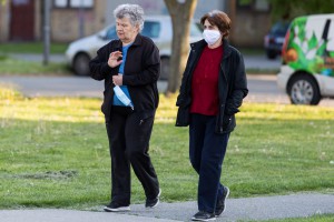 Penzioneri u šetnji