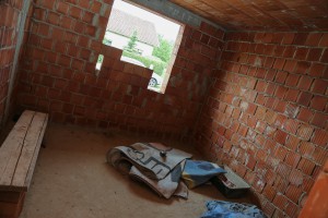 Poseta porodici koja je dobila bespovratna sredstva za izgradnju kuće