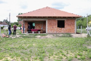 Poseta porodici koja je dobila bespovratna sredstva za izgradnju kuće