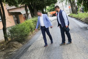 Obilazak radova na asfaltiranju Ulice Ivana Meštrovića