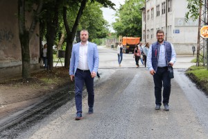 Obilazak radova na asfaltiranju Ulice Ivana Meštrovića