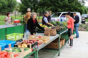 Obilazak uređene pijace u selu