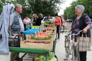 Obilazak uređene pijace u selu