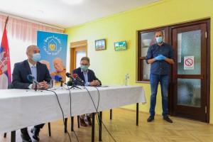 Uručivanje ugovora povodom realizacije projekta energetske sanacije Gerontološkog kluba "Bajnat"