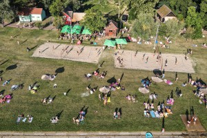 Nedeljno popodne uz obalu Palićkog jezera