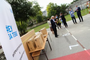 Uručenje interaktivnih tabli i projektora subotičkim osnovnim školama