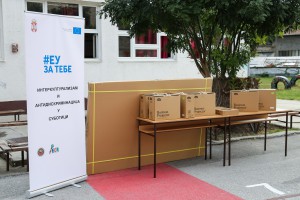 Uručenje interaktivnih tabli i projektora subotičkim osnovnim školama
