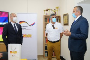 Uručenje ugovora o donaciji u okviru projekta "Socijalizacija uz distancu – Nemačka podrška borbi protiv COVID -19 u Srbiji"