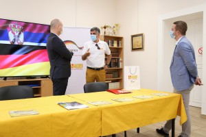 Uručenje ugovora o donaciji u okviru projekta "Socijalizacija uz distancu – Nemačka podrška borbi protiv COVID -19 u Srbiji"