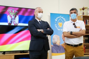 Uručenje ugovora o donaciji u okviru projekta "Socijalizacija uz distancu – Nemačka podrška borbi protiv COVID -19 u Srbiji"