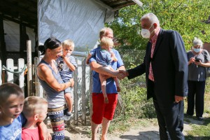 Poseta gradonačelnika socijalno ugroženoj porodici u naselju Gabrić