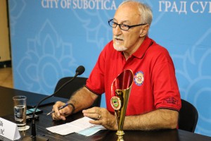 Najava izložbe "Kulturološki milje obogaćen oldtajmerima"