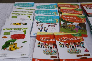 Dodela udžbenika za decu iz romske zajednice