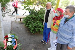 Polaganje venaca kod postamenta Jovanu Mikiću Spartaku