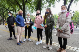 Akcija "Ponesi svoju knjigu u šetnju" u čast godišnjice smrti Danila Kiša