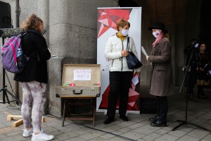 Akcija "Ponesi svoju knjigu u šetnju" u čast godišnjice smrti Danila Kiša