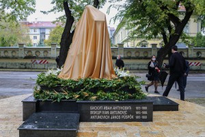Otkrivanje spomenika biskupu Ivanu Antunoviću
