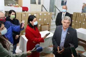 Podela paketa hrane i higijene socijalno ugroženim porodicama