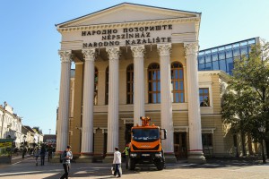 Postavljanje novogodišnje svetlosne dekoracije