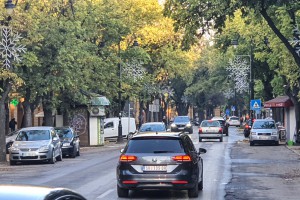 Postavljanje novogodišnje svetlosne dekoracije
