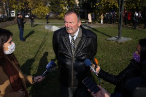 Polaganje venaca na spomenik "Balada vešanih"