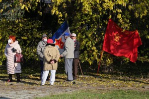 Polaganje venaca na spomenik "Balada vešanih"