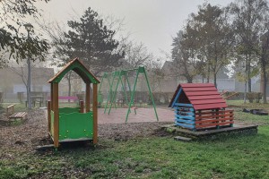 Rekonstrukcija dečjih igrališta u Aleksandrovu i Tokiju