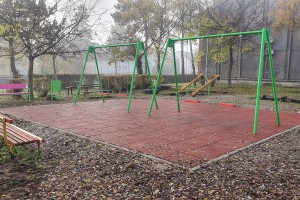 Rekonstrukcija dečjih igrališta u Aleksandrovu i Tokiju