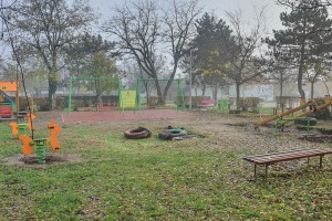 Rekonstrukcija dečjih igrališta u Aleksandrovu i Tokiju