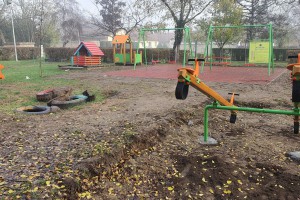 Rekonstrukcija dečjih igrališta u Aleksandrovu i Tokiju