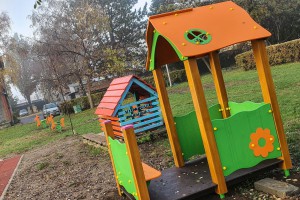 Rekonstrukcija dečjih igrališta u Aleksandrovu i Tokiju