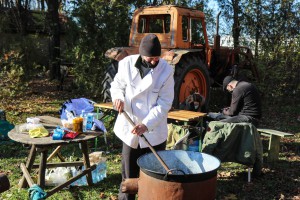Priprema kuvanog obroka za socijalno ugrožene Subotičane u organizaciji ZA "Krov nad glavom"