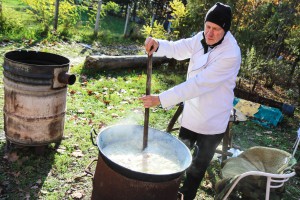 Priprema kuvanog obroka za socijalno ugrožene Subotičane u organizaciji ZA "Krov nad glavom"