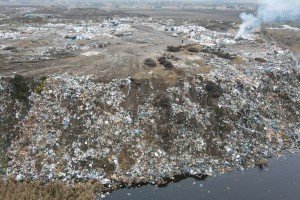 Deponija u Aleksandrovačkoj bari nadomak domaćinstava