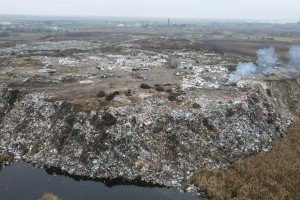 Deponija u Aleksandrovačkoj bari nadomak domaćinstava