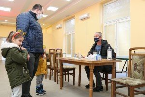 Podela novogodišnjih paketića u MZ "Makova sedmica"