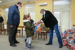 Podela novogodišnjih paketića u MZ "Makova sedmica"
