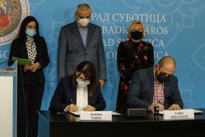 Potpisivanje ugovora o preuzimanju Apoteka Subotice