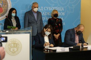 Potpisivanje ugovora o preuzimanju Apoteka Subotice