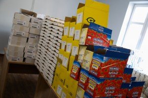 Priprema prehrambenih paketa u akciji "Obrok za porodicu"