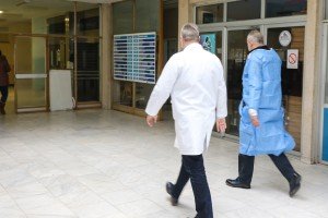 Obilazak žene povređene u napadu čopora pasa lutalica