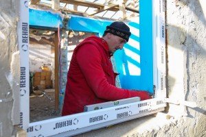 Ugradnja PVC stolacije porodici Štigmond kojoj je izgorela kuća